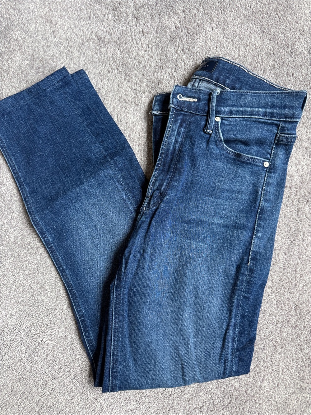 MOTHER mid rise Dazzler ankle jeans in “nothing between us” was size 25